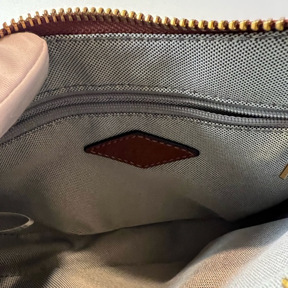 AUTHENTIC FOSSIL HARWELL LEATHER CRESCENT BAG - Picture 11 of 13